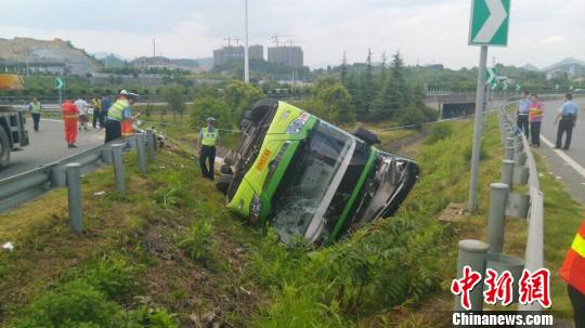 臨安高速客車側(cè)翻車禍