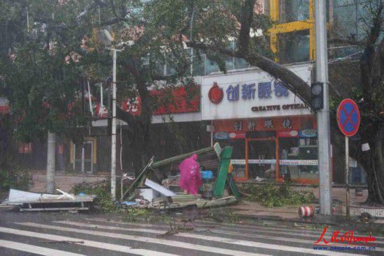 威馬遜臺(tái)風(fēng)經(jīng)過(guò)廣西留下一片狼藉