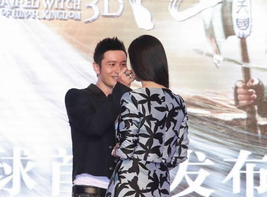 黃曉明范冰冰亮相《白發(fā)魔女傳奇》首映會