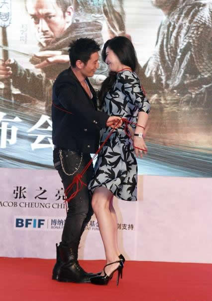 黃曉明范冰冰亮相《白發(fā)魔女傳奇》首映會