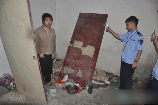 無(wú)錫少女被媽媽拋棄 和爸爸蝸居廢棄車庫(kù)