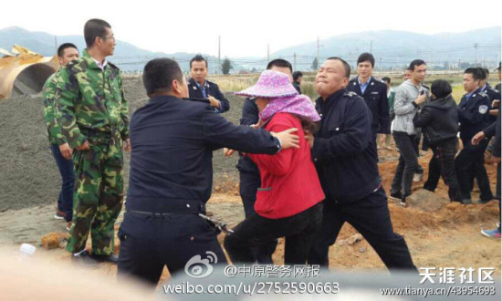 鎮長帶城管毆打村民
