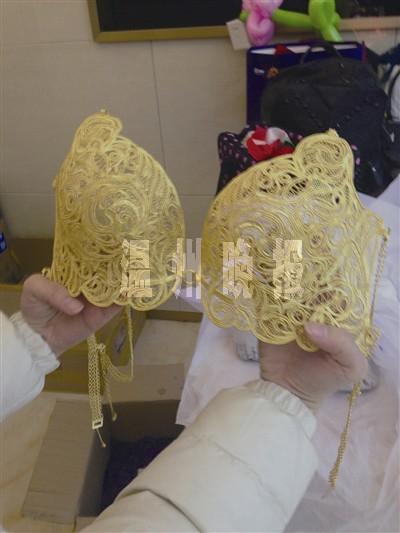 溫州嫩模穿黃金內衣站金店