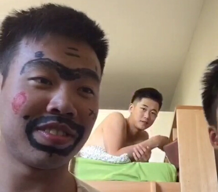 上鋪小哥叫邢遠博