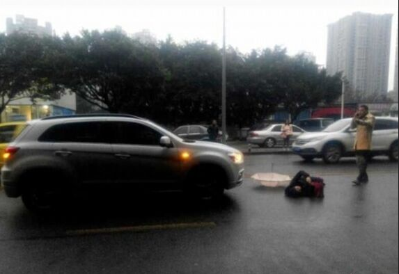車禍現(xiàn)場手機自拍