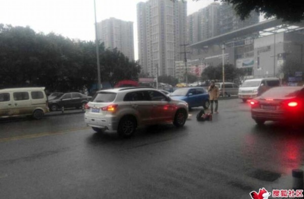 車禍現(xiàn)場手機自拍