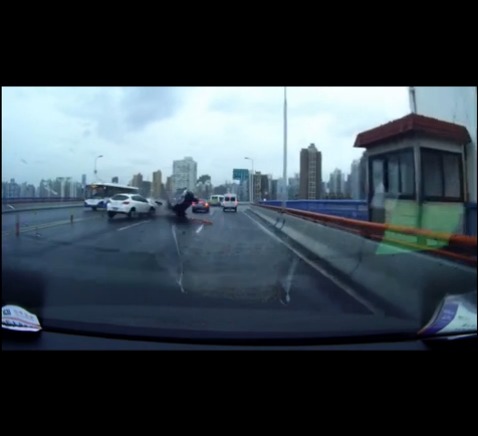 南浦大橋車禍視頻截圖