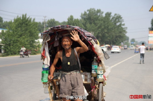 老人拉房車尋妻近兩個月