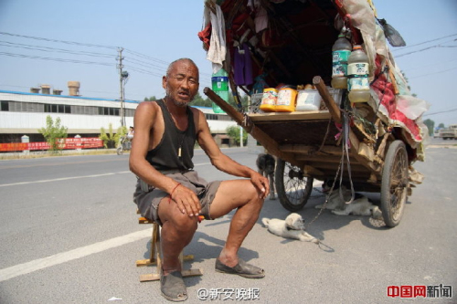 老人拉房車尋妻近兩個月