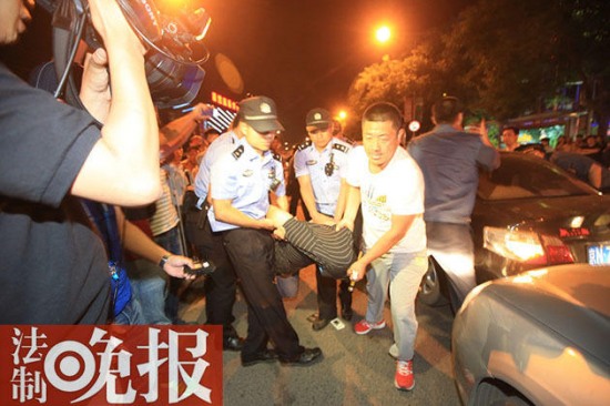 北京黑車司機拒查