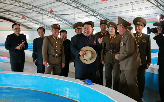 金正恩視察養(yǎng)魚場