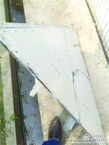 飛機(jī)零件從天而降