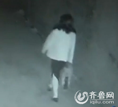 山東五十多歲老漢扮女人偷東西