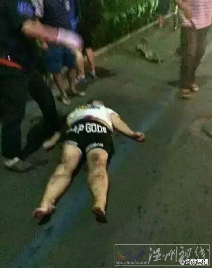 濰坊北宮街一越野車撞人事故