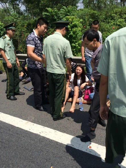 貨車撞大客致5死