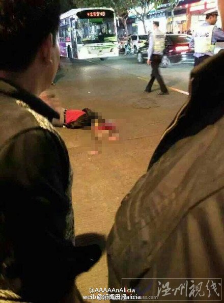 上海男子遭公交車碾壓