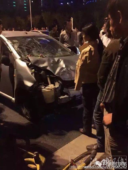 肇事轎車嚴重受損