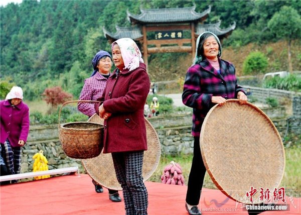 農村大媽走T臺