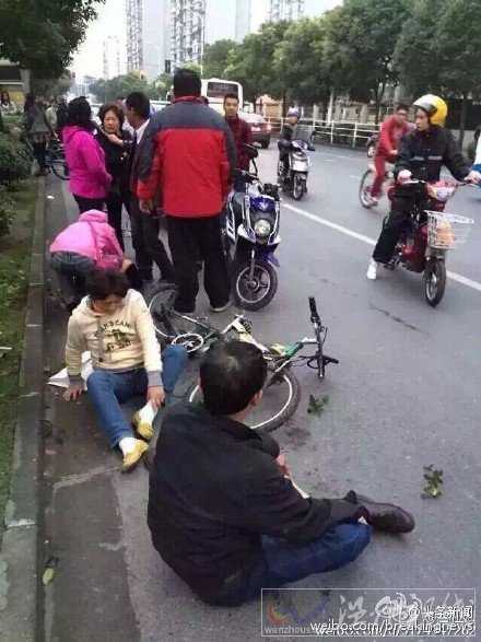 浦東金楊路轎車車禍現場