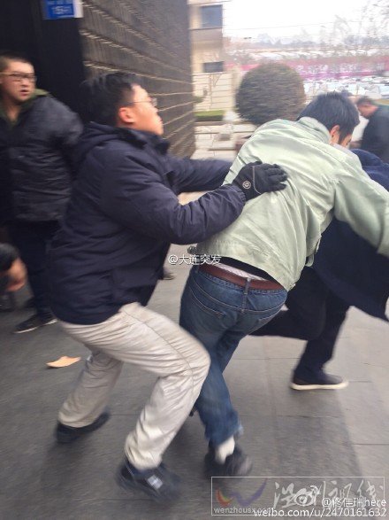 大連萬科朗潤園物業毆打業主