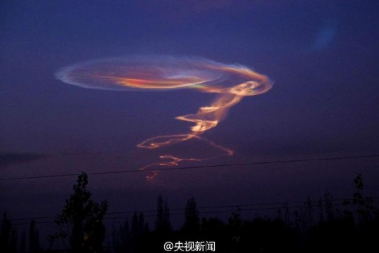 新疆天空現(xiàn)神奇天象