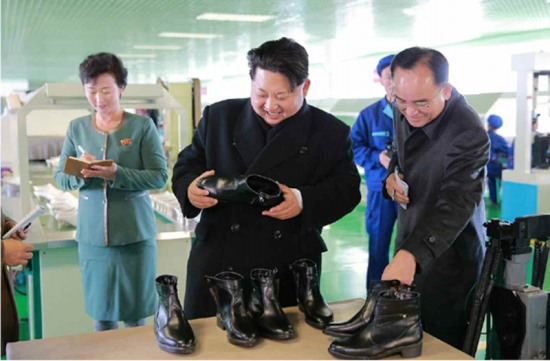 金正恩視察元山皮鞋廠
