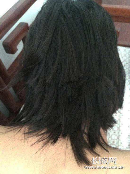 女生頭發遭強剪