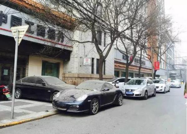 保時捷堵寶馬一年