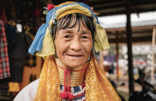 婦女以長(zhǎng)脖子為美