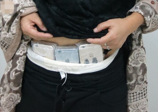 女子襠藏22部手機(jī)