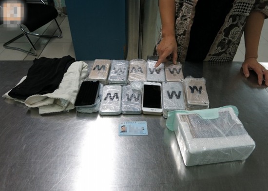 女子襠藏22部手機(jī)