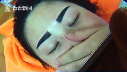 女子紋眉紋成關(guān)公