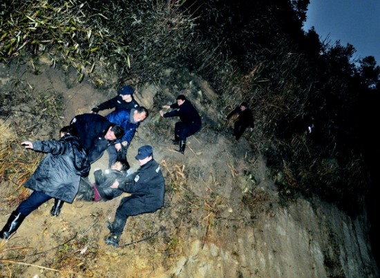 醉倒草叢誤被擊斃 