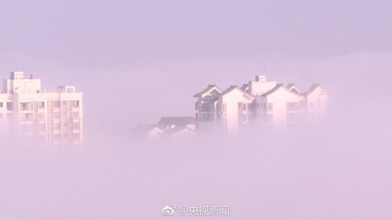 重慶現(xiàn)平流霧美景