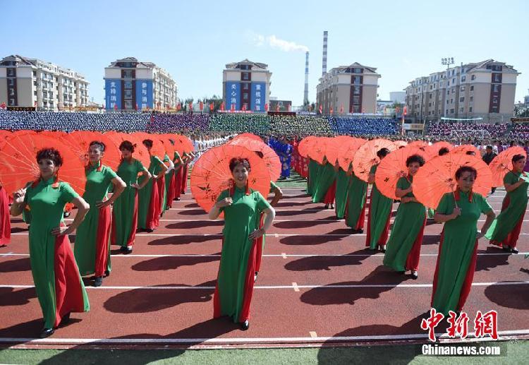5599人同穿旗袍創(chuàng)吉尼斯世界紀(jì)錄