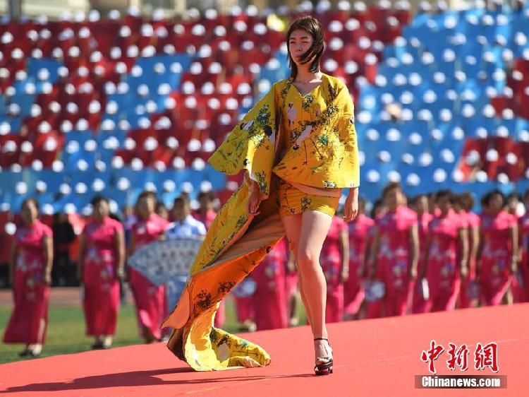 5599人同穿旗袍創(chuàng)吉尼斯世界紀(jì)錄