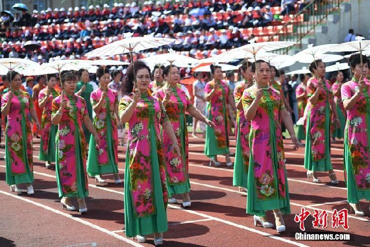 5599人同穿旗袍創(chuàng)吉尼斯世界紀(jì)錄