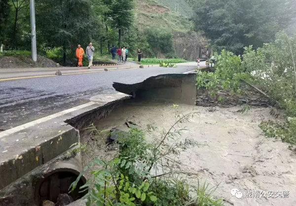甘肅洪災致15人死亡