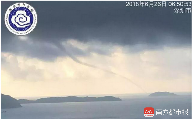 深圳突現巨龍吐水