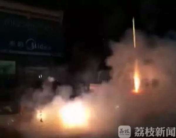 爸爸放煙花慶祝11歲兒子考7分：以前?？?分