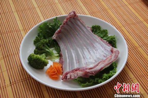 羊肉價格坐上火箭：北京羊肉漲價，12月漲到38元一斤了，北京羊肉還算便宜的，溫州鄉下一些菜市場賣的本地羊肉，去年就賣到60多元一斤了，到農村養殖戶買黑山羊價格更貴，要75元一斤，過年還會漲價。</