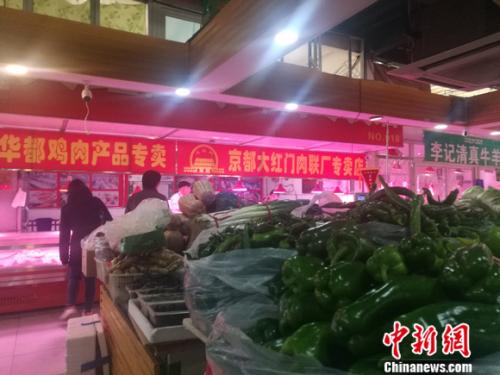 羊肉價格坐上火箭：北京羊肉漲價，12月漲到38元一斤了，北京羊肉還算便宜的，溫州鄉下一些菜市場賣的本地羊肉，去年就賣到60多元一斤了，到農村養殖戶買黑山羊價格更貴，要75元一斤，過年還會漲價。</