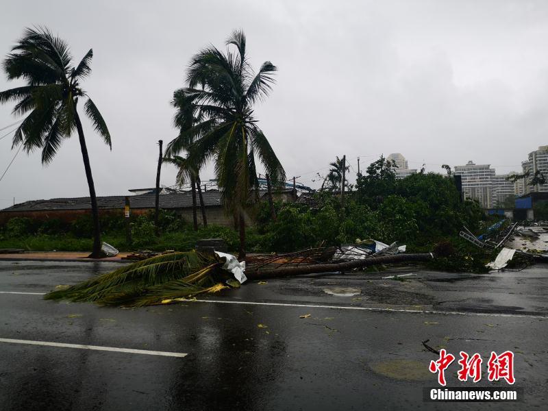 海南儋州突發龍卷風
