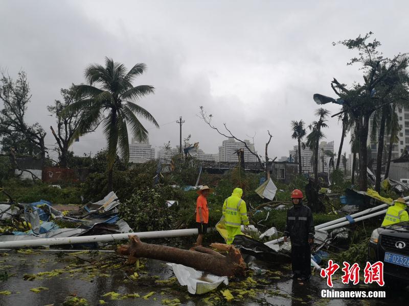 海南儋州突發龍卷風