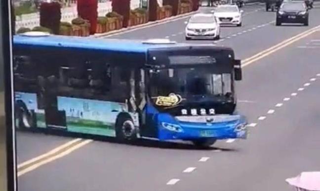 貴州墜湖公交司機(jī)曾發(fā)唱歌視頻