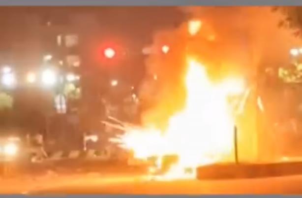 車禍發(fā)生后還發(fā)生了起火爆炸