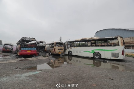 太原市長風東街與黑駝村交叉口附近著火現(xiàn)場