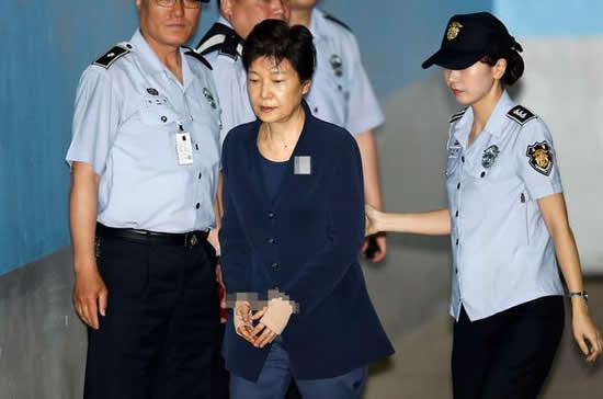 樸槿惠累計(jì)獲刑22年 最晚87歲出獄