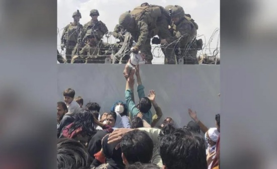 美國海軍陸戰(zhàn)隊(duì)在鐵絲網(wǎng)上接嬰兒