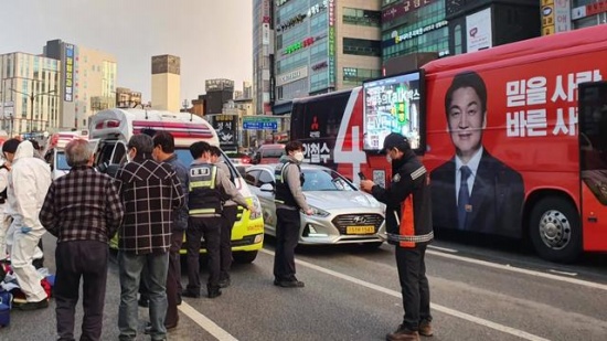 韓總統(tǒng)候選人競(jìng)選車(chē)上2人死亡